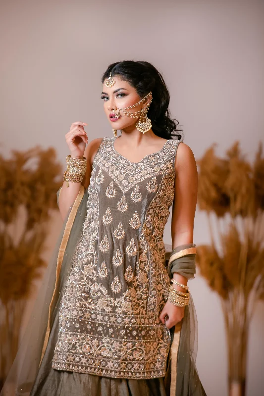 Grey velvet kameez with Skirt and Dupatta zip skirt side