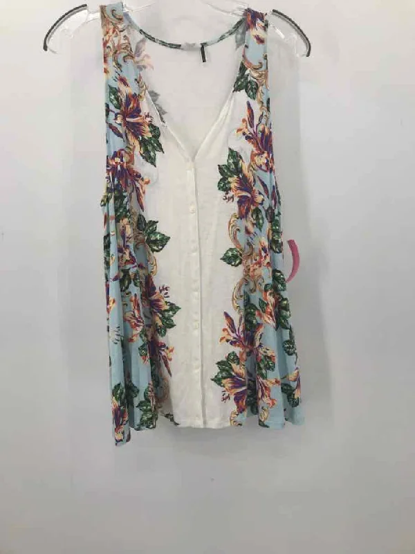 Pre-Owned Akemi + Kin White Size Medium Tank Top print tank top